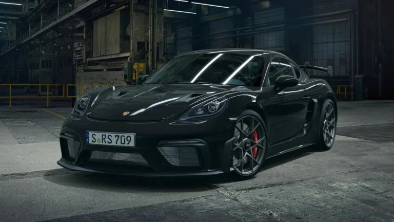 PORSCHE 718 CAYMAN GT4