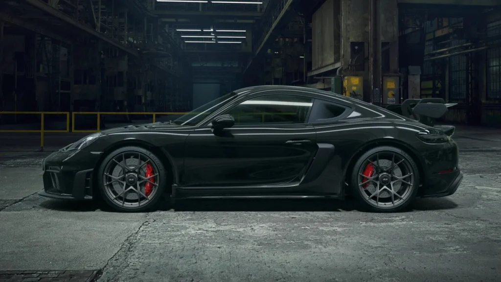 PORSCHE 718 CAYMAN GT4 - Photo 2