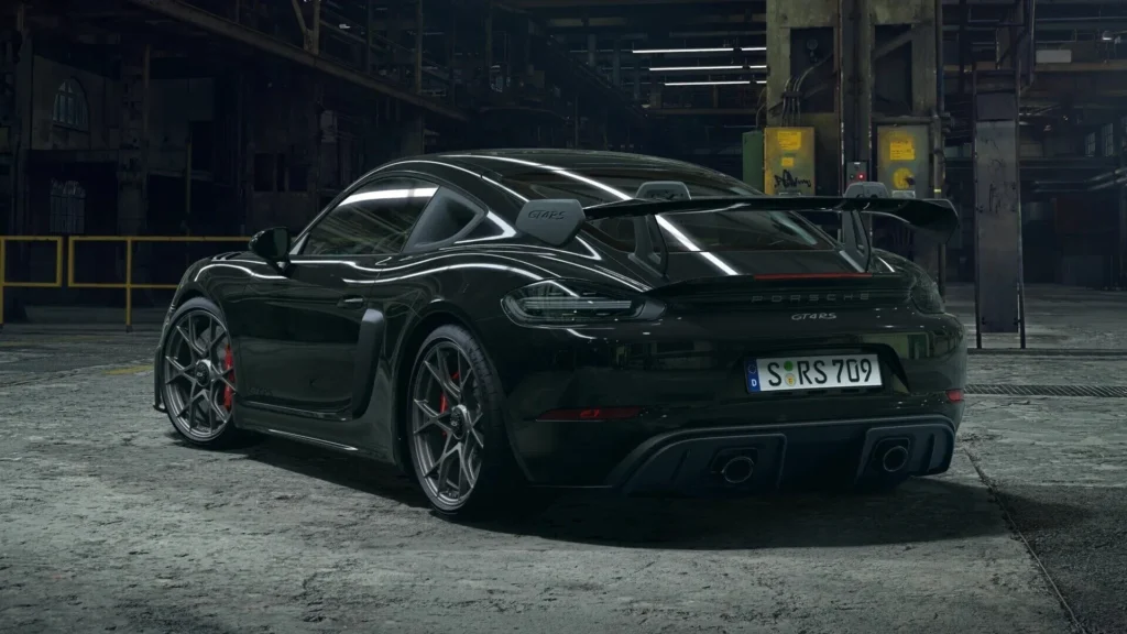 PORSCHE 718 CAYMAN GT4 - Photo 3